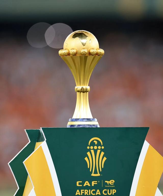 统治力十足，拜仁后防核心乌帕梅卡诺vs巴黎个人集锦（强势压制 拜仁铁闸乌帕梅卡诺对阵巴黎个人高光集锦）