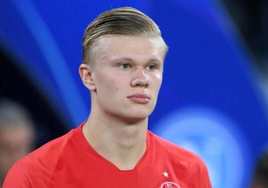 扑救率85.2%场均丢球0.57，斯维拉尔两项数据五大联赛门将第一（斯维拉尔以85.2%扑救率和场均0.57失球领跑五大联赛门将）