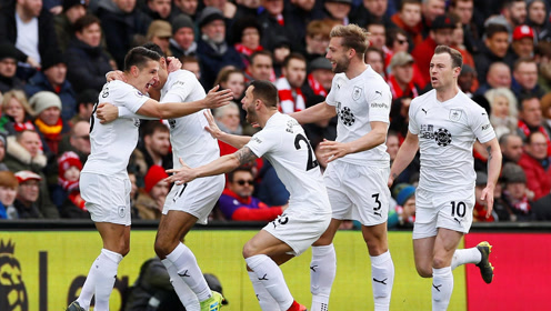 FIFA年度最佳女足球员候选：拉索、邦马蒂、卡尔登泰等人在列（FIFA年度最佳女足候选名单公布：拉索、邦马蒂、卡尔登泰等入选）