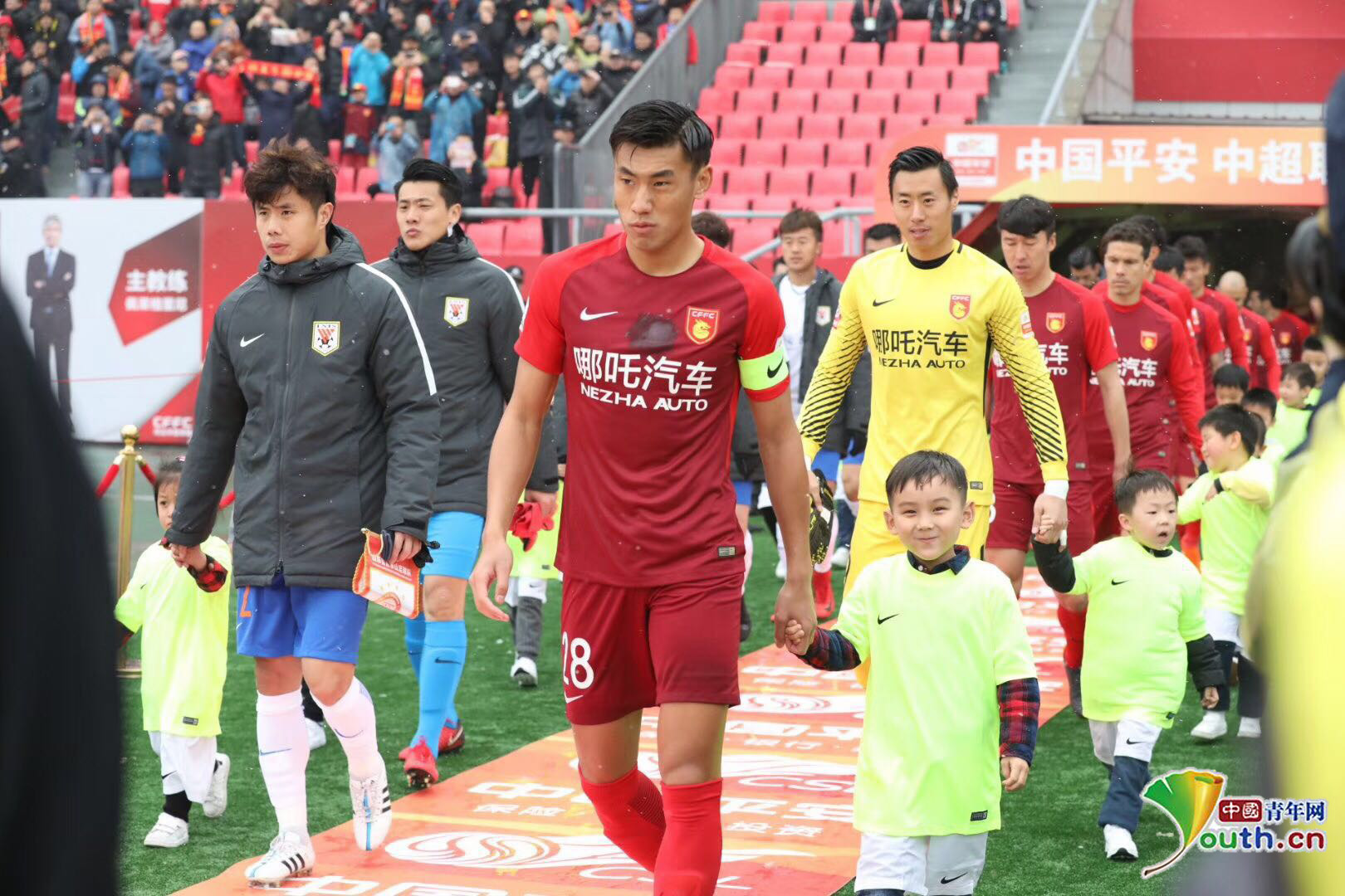 安迪·卡罗尔惊叹切赫神扑，创英格兰足球史经典瞬间（安迪·卡罗尔惊呼切赫神级扑救，一幕载入英格兰足坛史册）