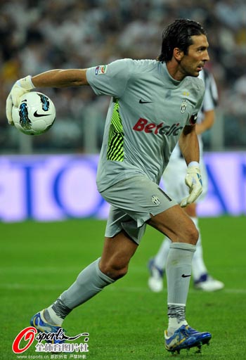 记者：上海申花5名外援以及谢鹏飞和戴伟浚随队出征亚冠客场（记者：申花五外援联同谢鹏飞、戴伟浚随队远征亚冠客场）