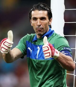 意媒：迈尼昂续约可能性越来越渺茫，米兰想求购皇马卢宁等人（意媒：迈尼昂续约希望渺茫，米兰瞄准皇马门将卢宁等替代人选）