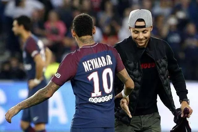 拉蒙：我喜欢观察米利唐来提升自己；意大利的面食和披萨一流（拉蒙：通过研究米利唐不断进步；意大利面与披萨水准一流）